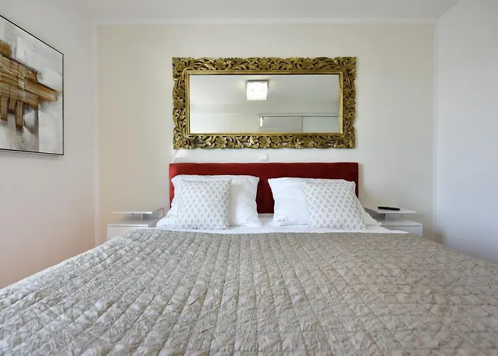 Apartment Mm Luxury Gold & Rubin