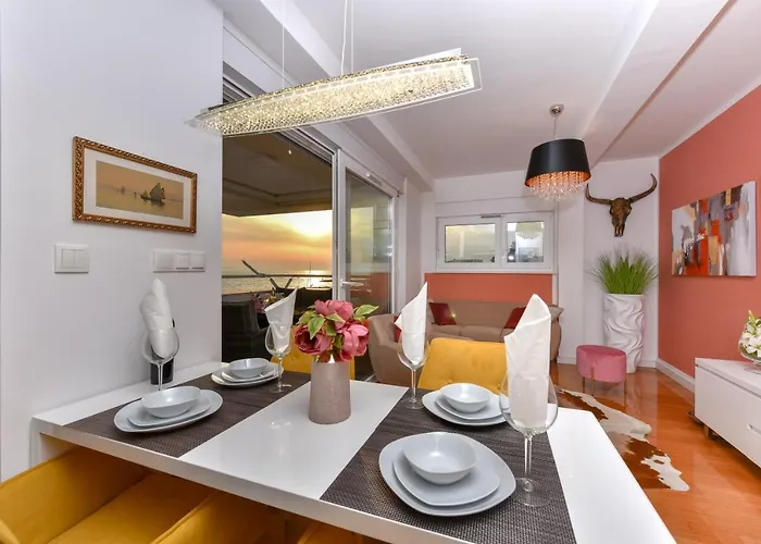 Apartment Mm Luxury Gold & Rubin