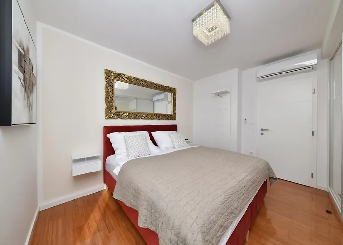 Apartment Mm Luxury Gold & Rubin