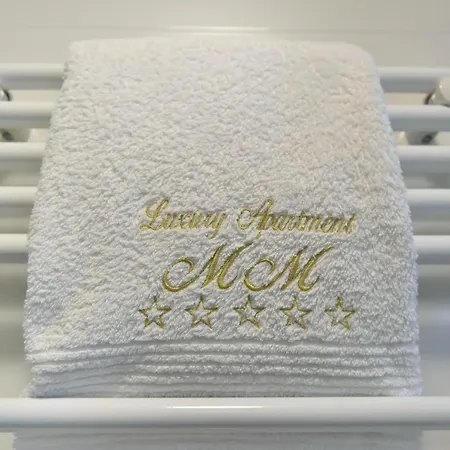 Mm Luxury Gold & Rubin Apartment