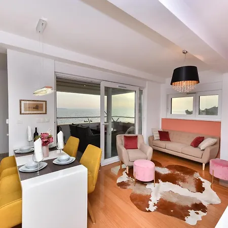 Mm Luxury Gold & Rubin Apartman