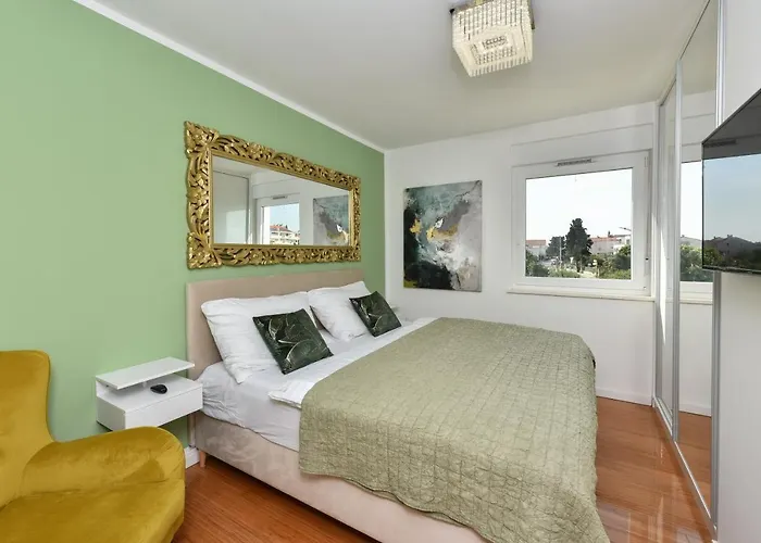 Mm Luxury Gold & Rubin * Задар