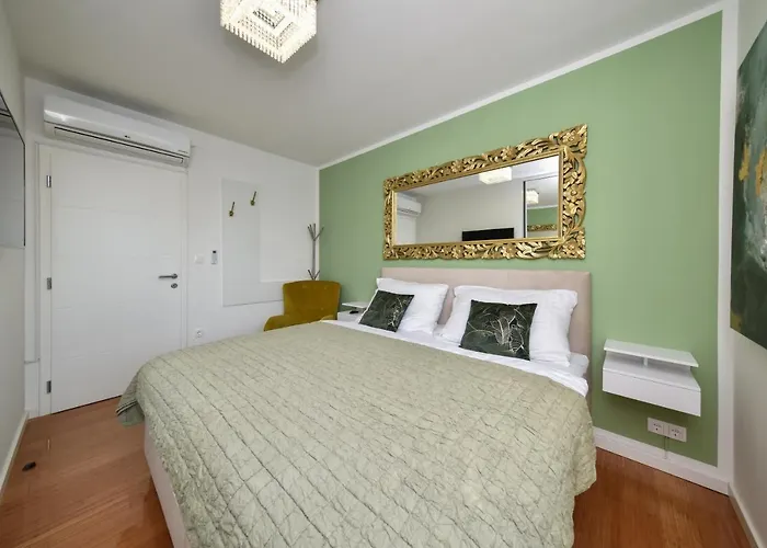 Mm Luxury Gold & Rubin *