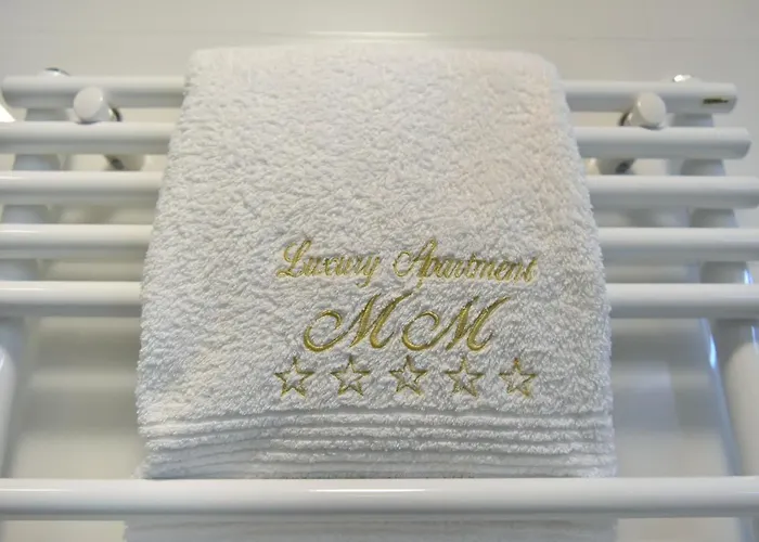 Mm Luxury Gold & Rubin Apartment
